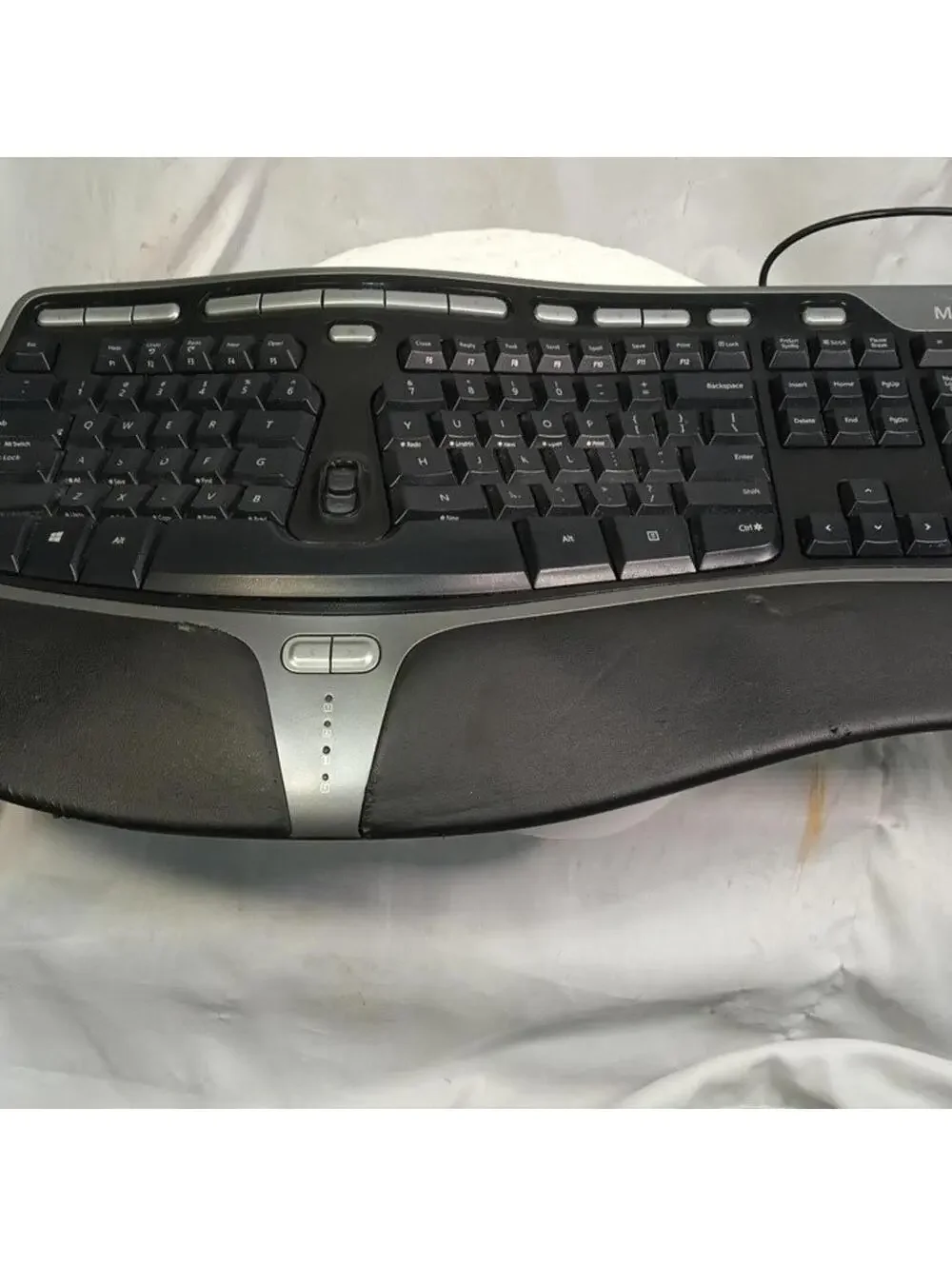 Microsoft Natural Ergonomic Keyboard 4000 v1.0 Wired USB with Wrist Support
